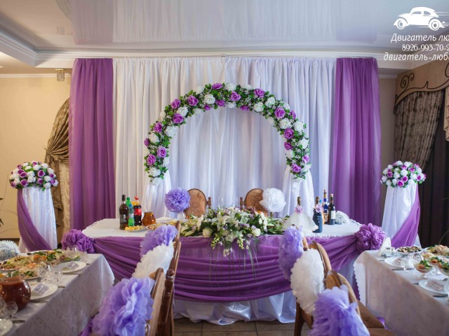 Оформление зала на свадьбу тканями, цветами и воздушными шарами — Венеция